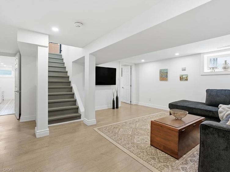 424 Plains Road W, Burlington, ON, L7T 1G9 - 26