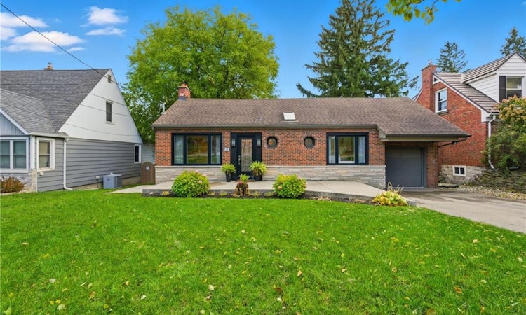 424 Plains Road W