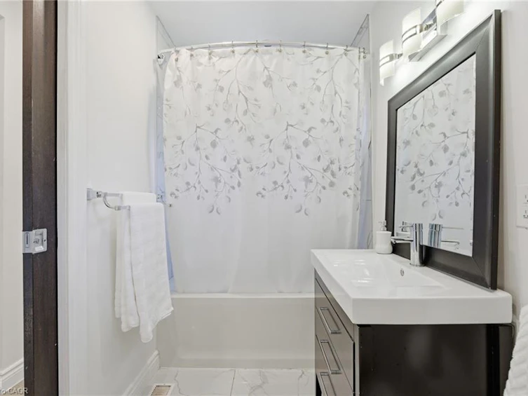 424 Plains Road W, Burlington, ON, L7T 1G9 - 18