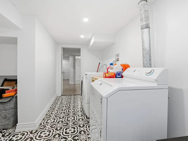 424 Plains Road W, Burlington, ON, L7T 1G9 - 33