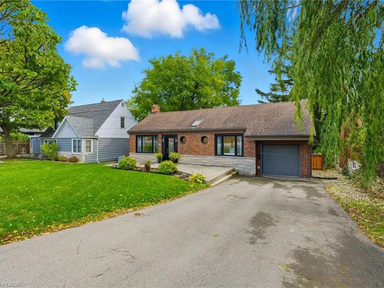 424 Plains Road W, Burlington, ON, L7T 1G9 - 2