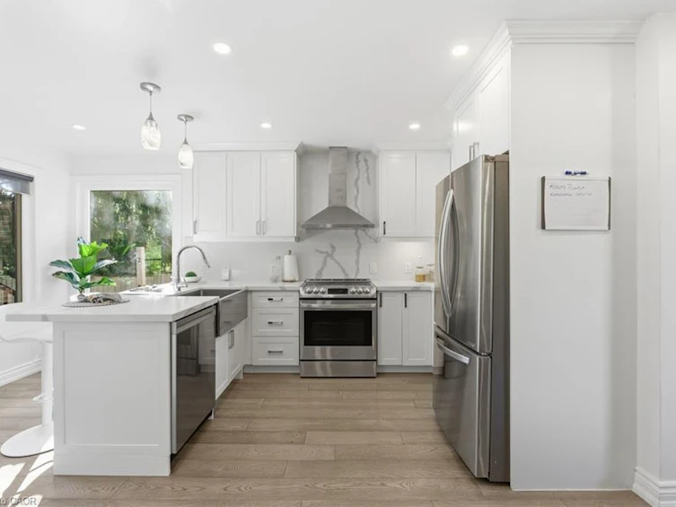 424 Plains Road W, Burlington, ON, L7T 1G9 - 10