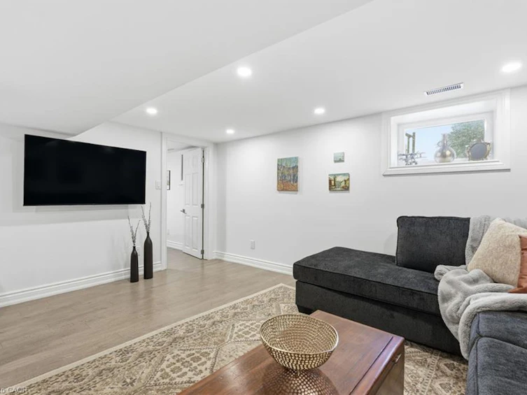 424 Plains Road W, Burlington, ON, L7T 1G9 - 27