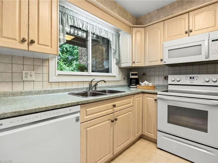 4-1552 Kerns Road, Burlington, ON, L7P 3A7 - 19