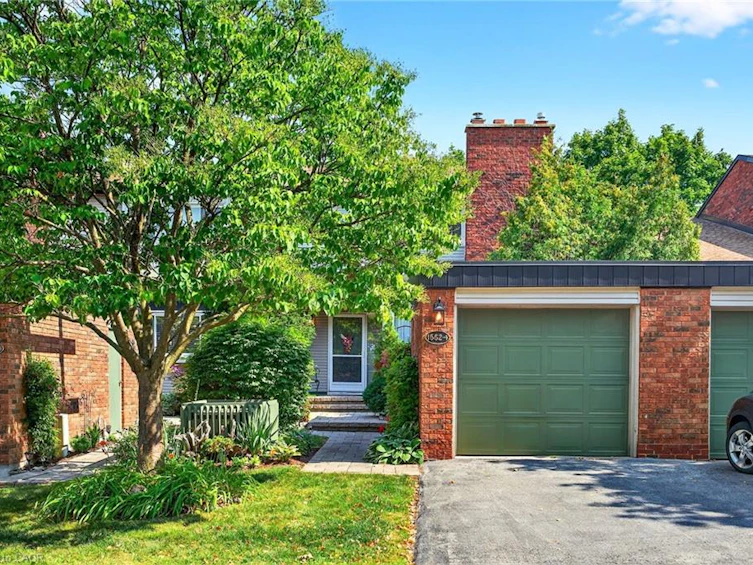 4-1552 Kerns Road, Burlington, ON, L7P 3A7
