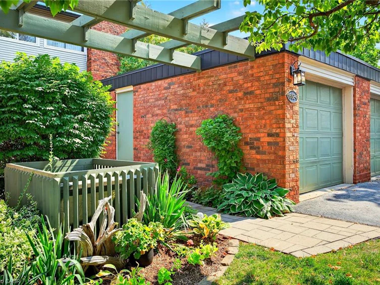 4-1552 Kerns Road, Burlington, ON, L7P 3A7 - 2