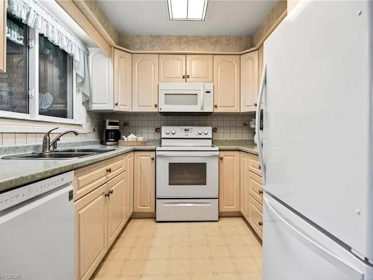 4-1552 Kerns Road, Burlington, ON, L7P 3A7 - 17