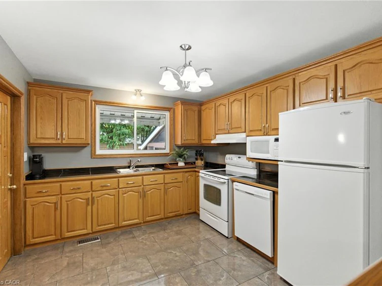 10 Sheffield Avenue, Brantford, ON, N3S 6V8 - 11