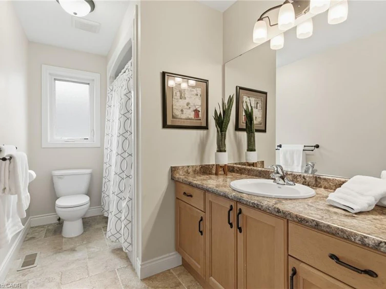 32 Hinrichs Crescent, Cambridge, ON, N1T 0A8 - 32