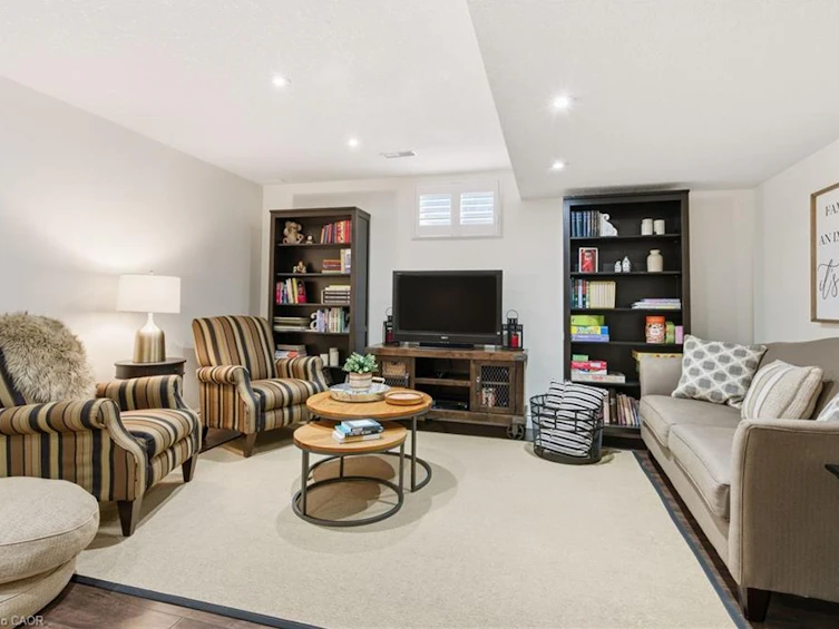 32 Hinrichs Crescent, Cambridge, ON, N1T 0A8 - 34
