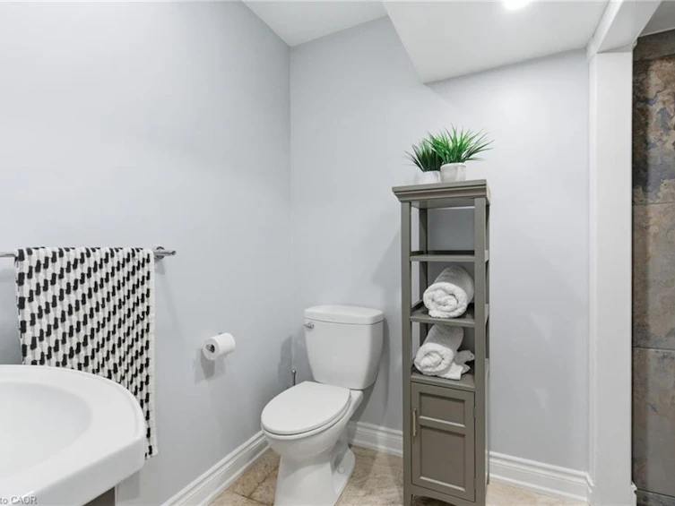 211 Robinson Street, Hamilton, ON, L8P 1Z8 - 24