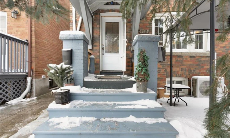 719 Kingston Road