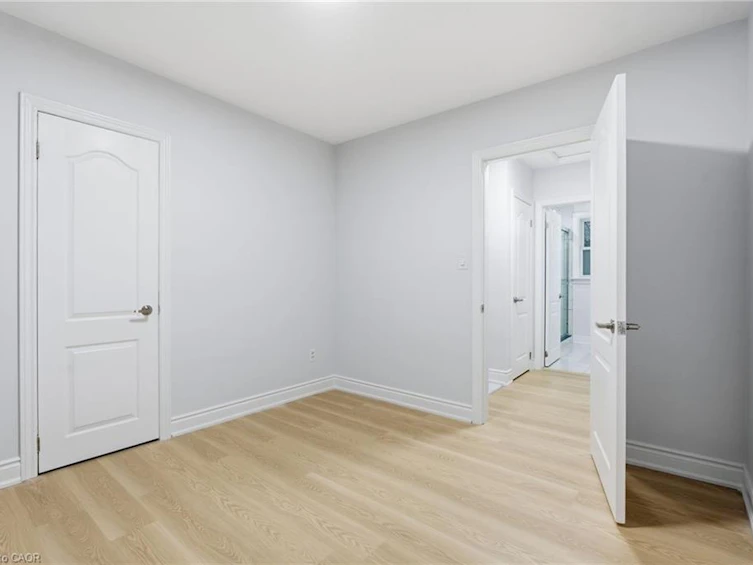 3 Algonquin Avenue, Hamilton, ON, L9H 7K9 - 24