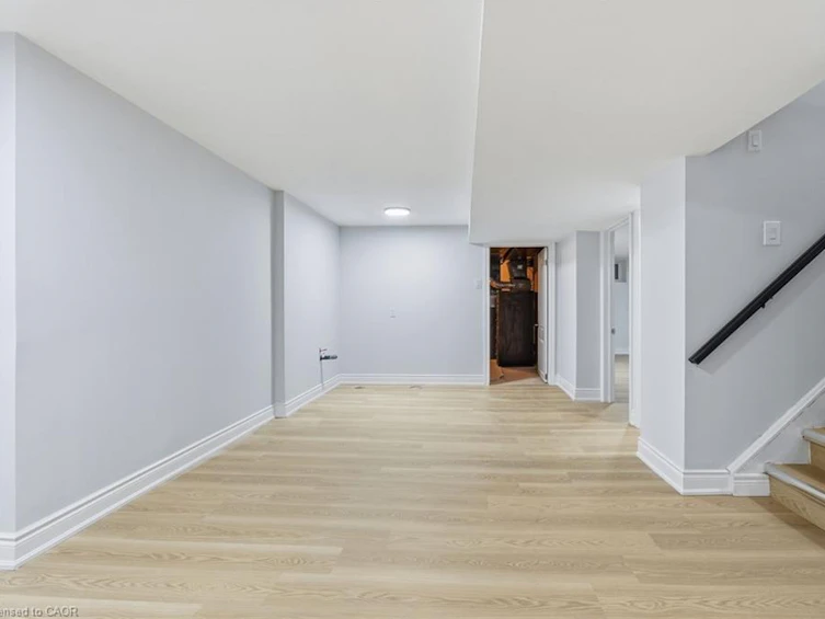 3 Algonquin Avenue, Hamilton, ON, L9H 7K9 - 32