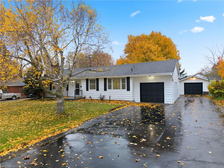 3 Algonquin Avenue, Hamilton, ON, L9H 7K9
