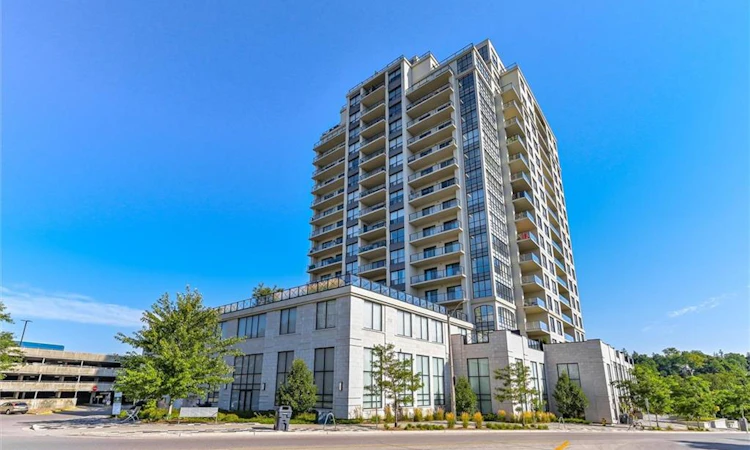 606-160 Macdonell Street