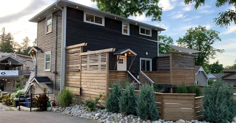 2-426 Wilson Street E, Hamilton, ON, L9C 2C3