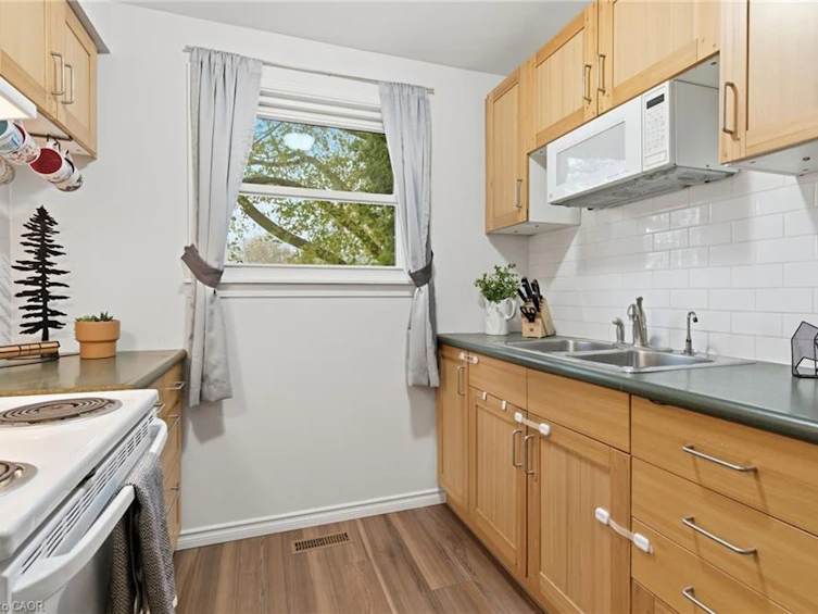 38 Golden Orchard Drive, Hamilton, ON, L9C 6J5 - 11