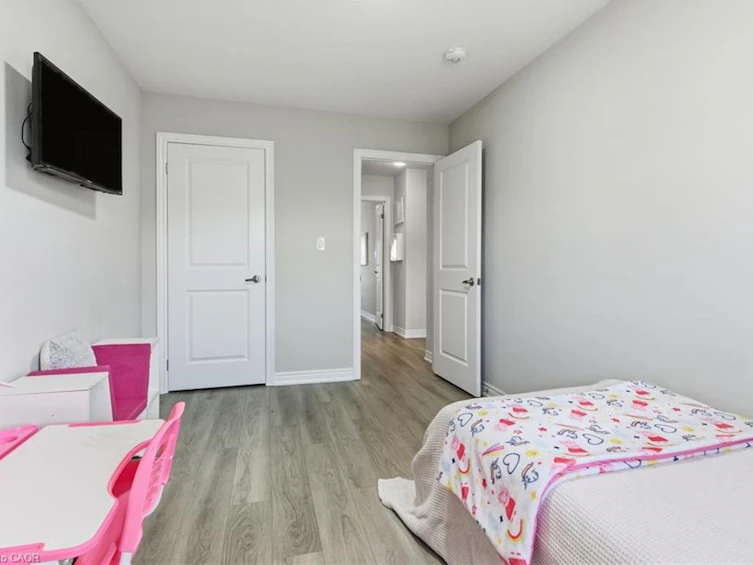 18 Mia Drive, Hamilton, ON, L9B 0K1 - 19