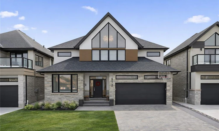 18-972 Stonecliffe Walk
