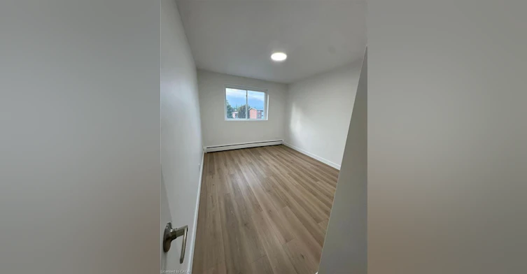 08-705 Glen Forrest Boulevard, Waterloo, ON, N2L 4K7 - 2