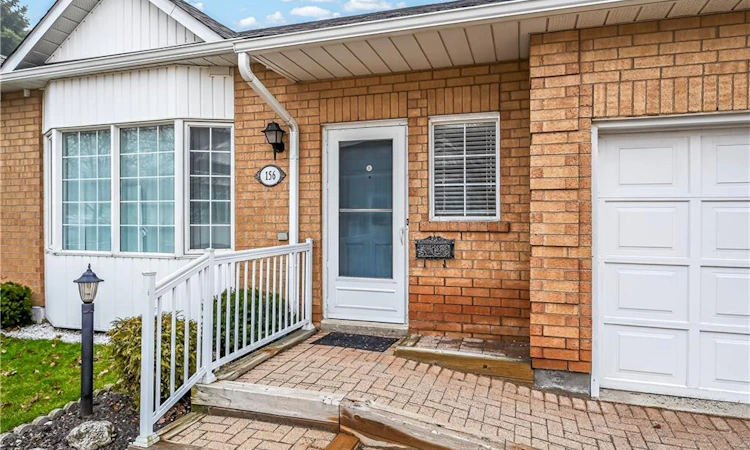 156 Silverbirch Boulevard