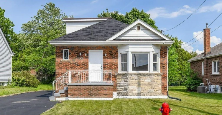 Main-249 West 5th Street, Hamilton, ON, L9C 3N8