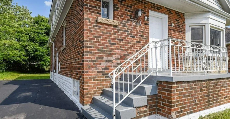 Main-249 West 5th Street, Hamilton, ON, L9C 3N8 - 3