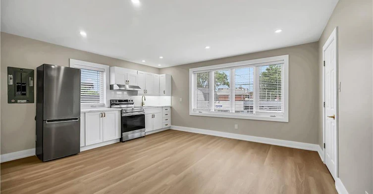 Upper 1-1466 Main Street E, Hamilton, ON, L8K 1C6 - 2