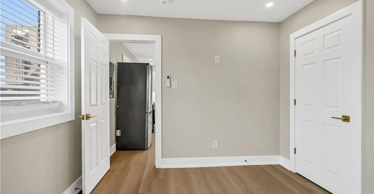 Upper 1-1466 Main Street E, Hamilton, ON, L8K 1C6 - 9
