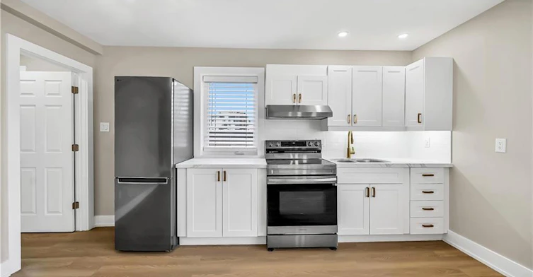Upper 1-1466 Main Street E, Hamilton, ON, L8K 1C6