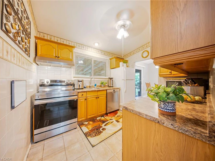 23 Coral Drive, Hamilton, ON, L8V 2N4 - 8