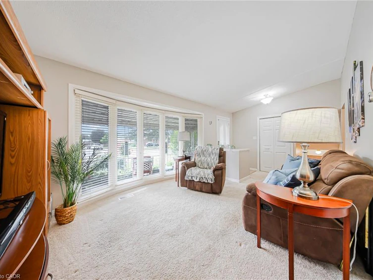 23 Coral Drive, Hamilton, ON, L8V 2N4 - 4