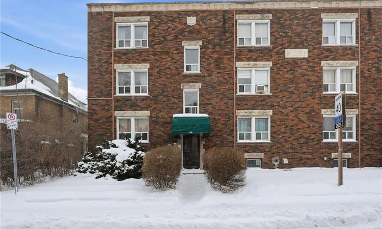 10-97 Connaught Avenue S