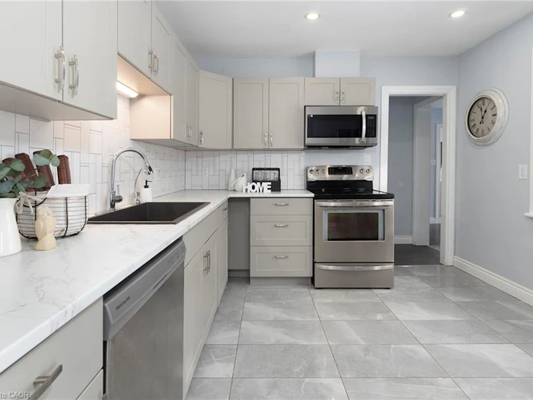 2448 Wilson Street W, Hamilton, ON, L0R 1A0 - 7