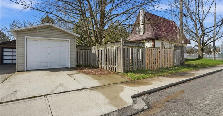 41 Paradise Road S, Hamilton, ON, L8S 1S3 - 30