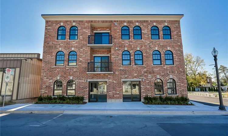 102-15 Talbot Street W