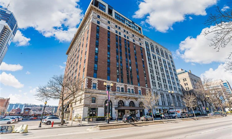 415-118 King Street E