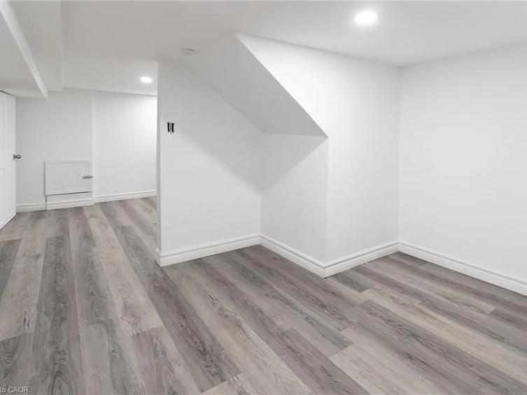 50 Stapleton Avenue, Hamilton, ON, L8H 3N5 - 23