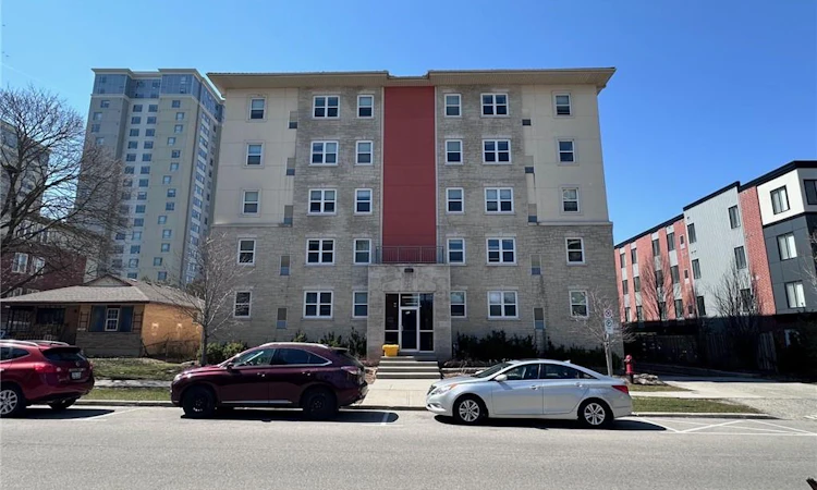 102-271 Lester Street