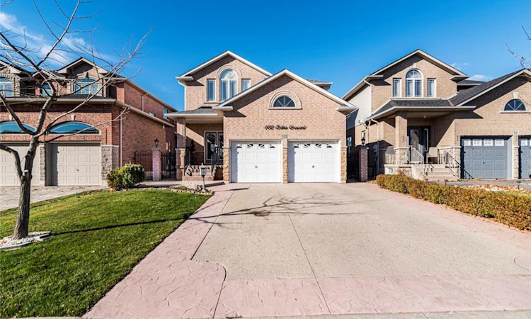 102 Erika Crescent