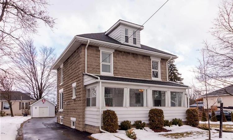 46 Main Street S
