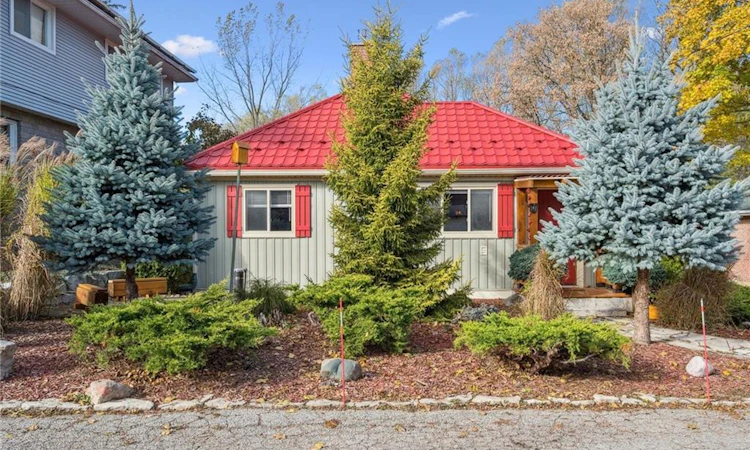 32 Holly Trail