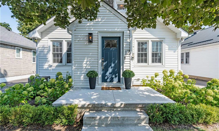 17 Davis Street W