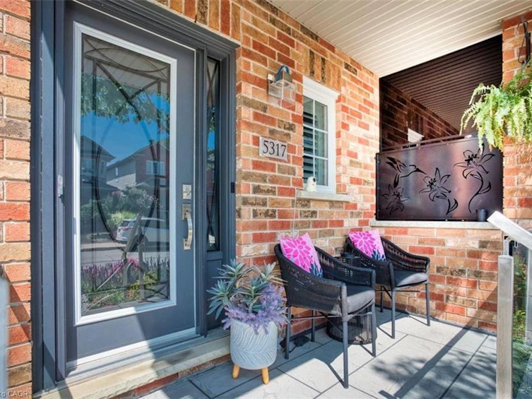 5317 Applegarth Drive, Burlington, ON, L7L 7E3 - 4