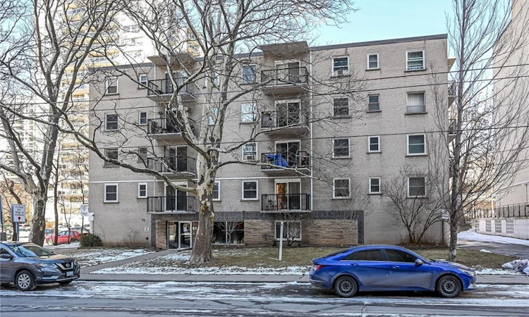209-40 Robinson Street