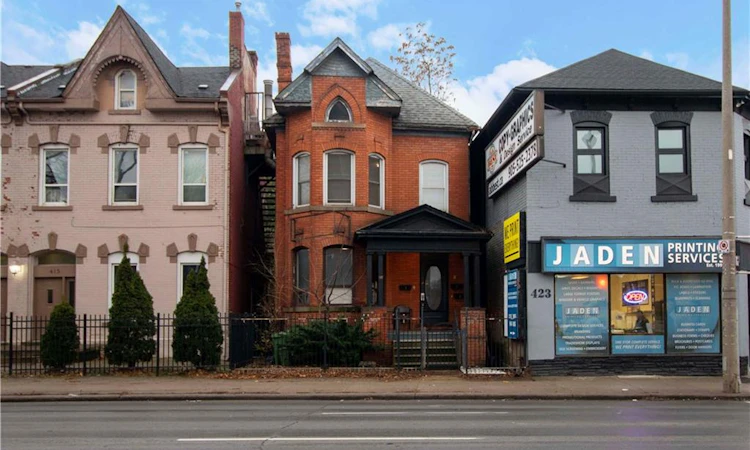 417 King Street W