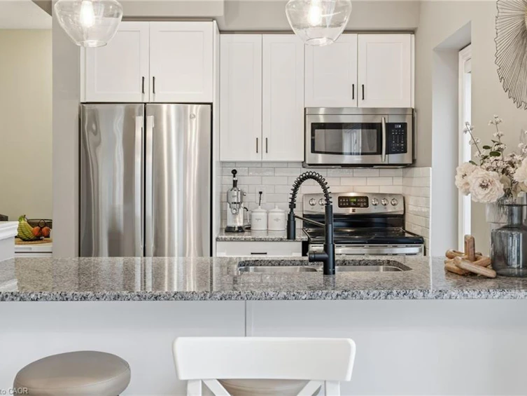 80-1401 Plains Road E, Burlington, ON, L7R 0C2 - 20