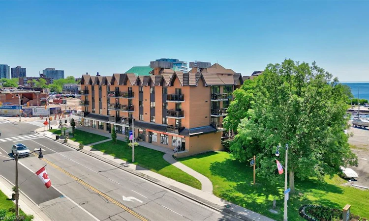 303-102 Bronte Road