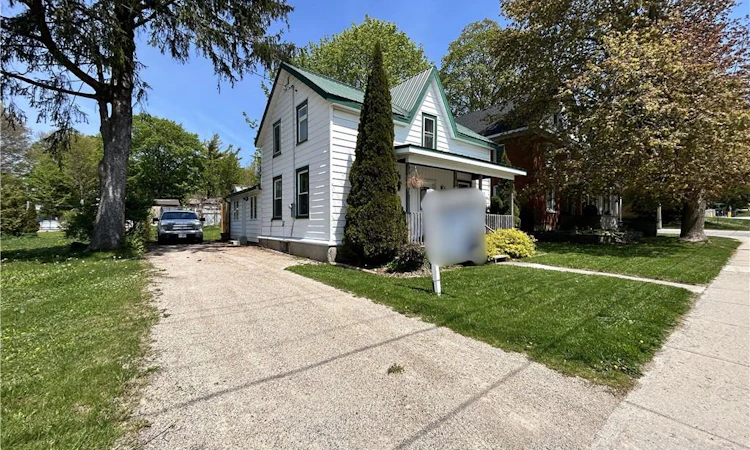 101 John Street E